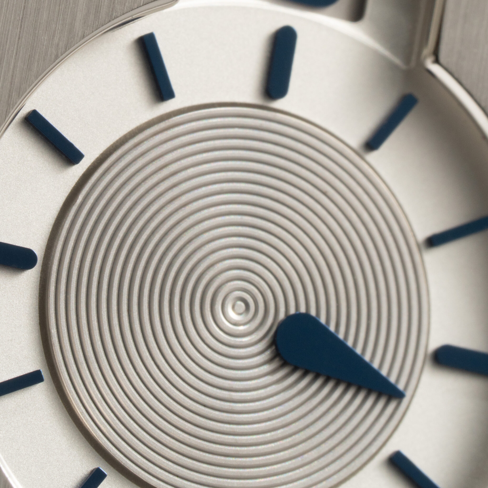 Niton Prima jump hour dial with rotating minute disc