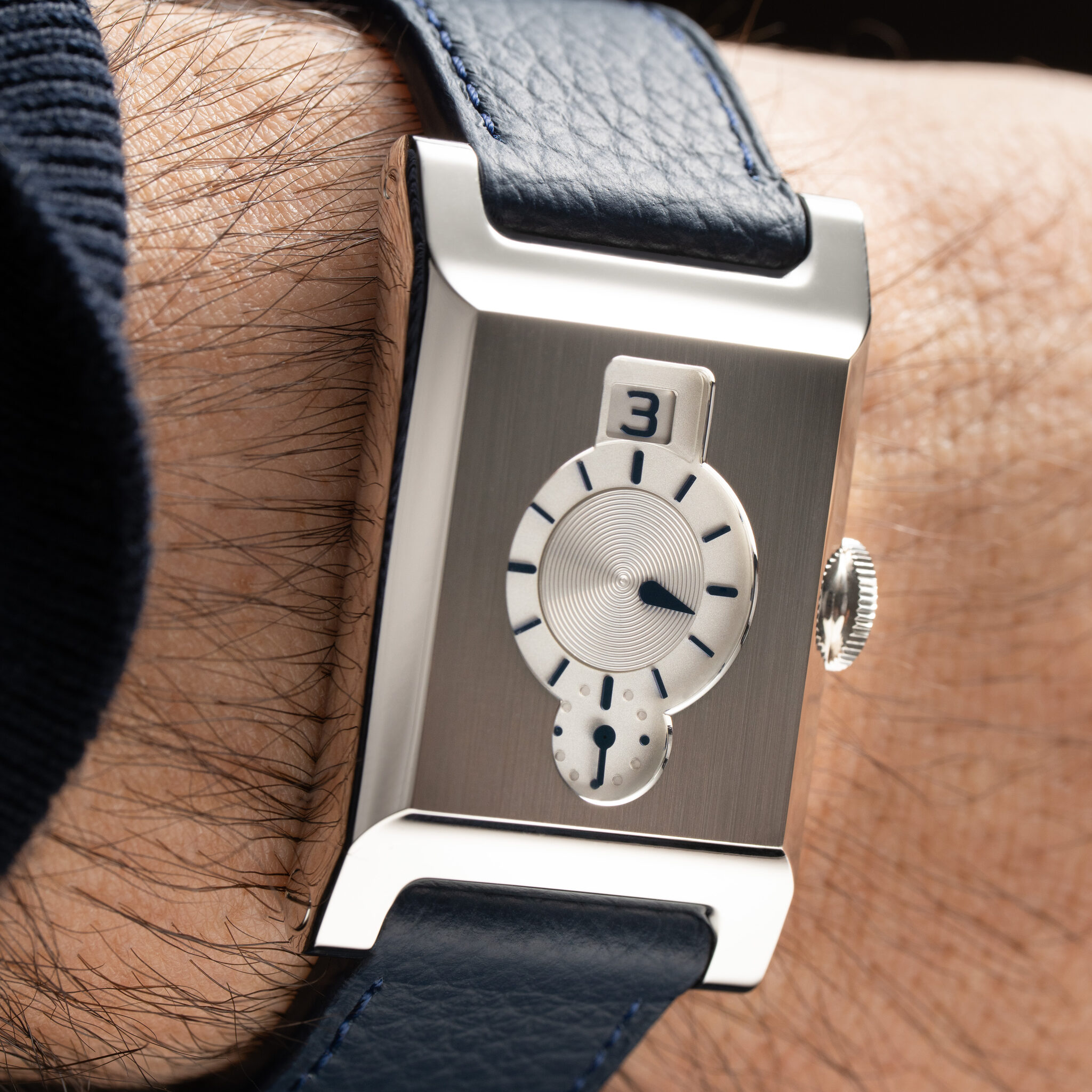 Niton Prima in platinum on the wrist