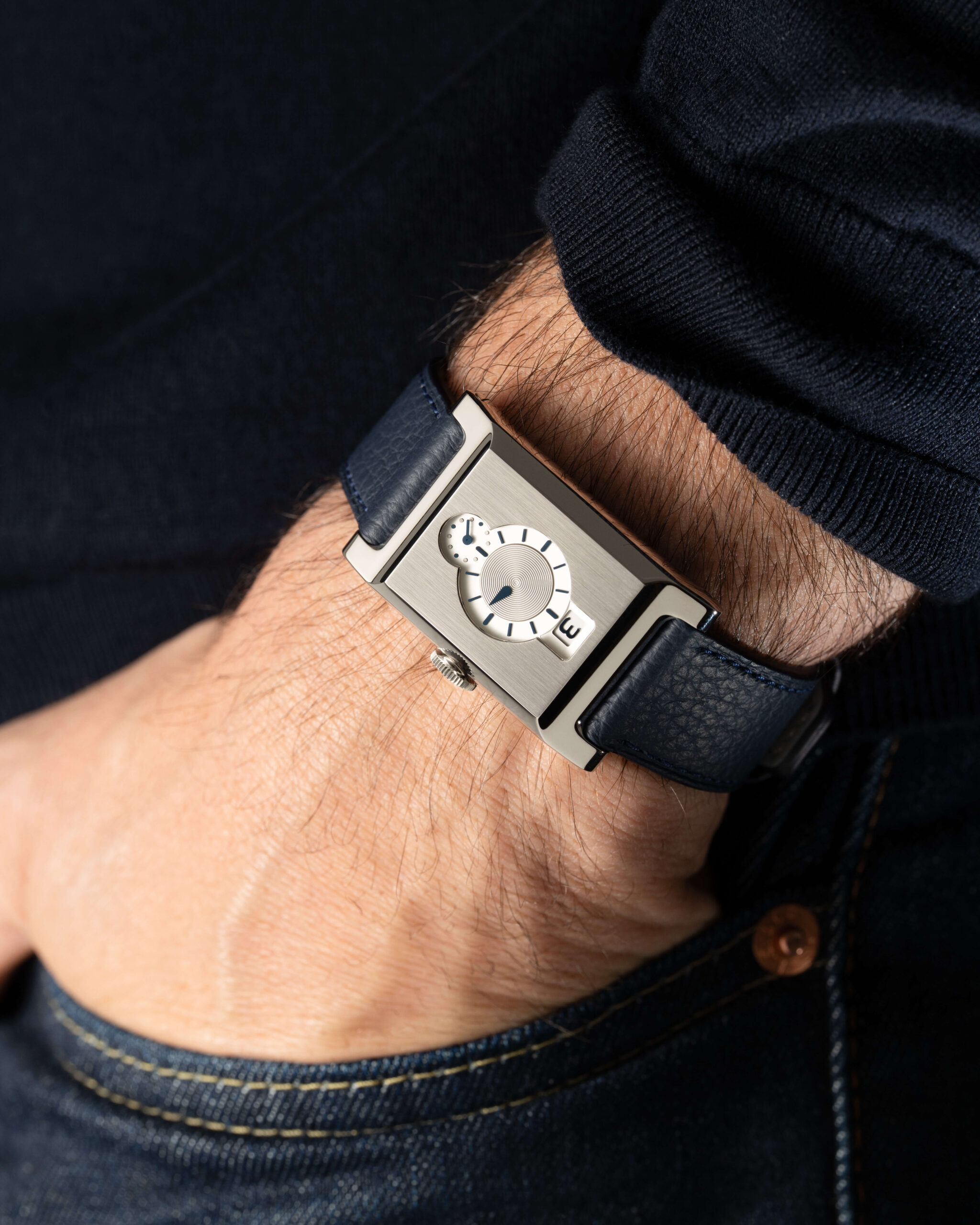 Niton Prima Platinum jump hour watch on the wrist